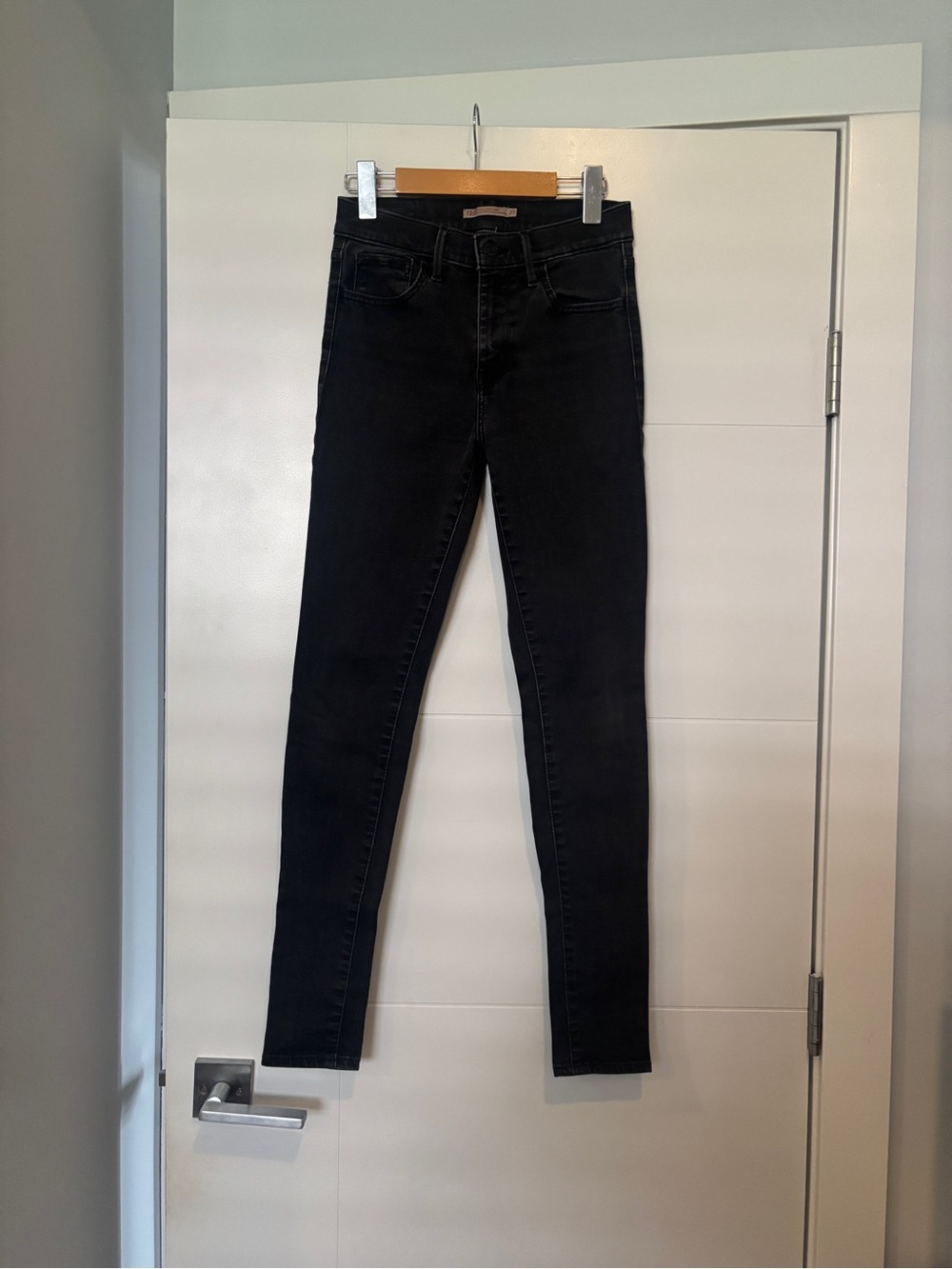 Levi’s High-Rise Black Skinny Women’s Jeans